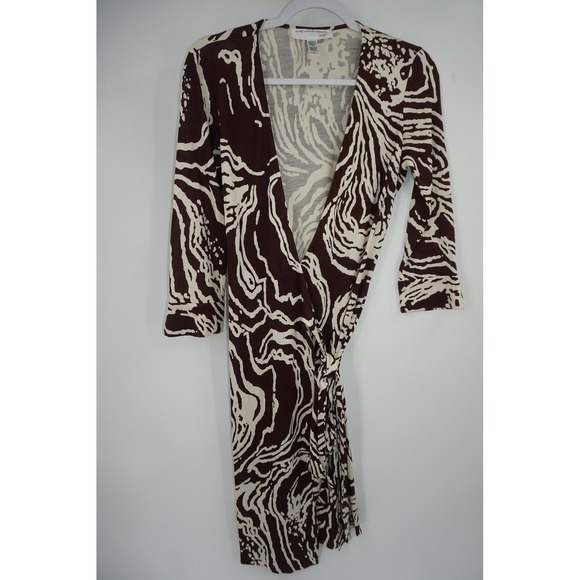 Diane Von Furstenberg Dresses & Skirts - Diane von Furstenberg Wrap Tie Dress Womens 8 Brown Ivory Silk Wrap 3/4 Sleeve